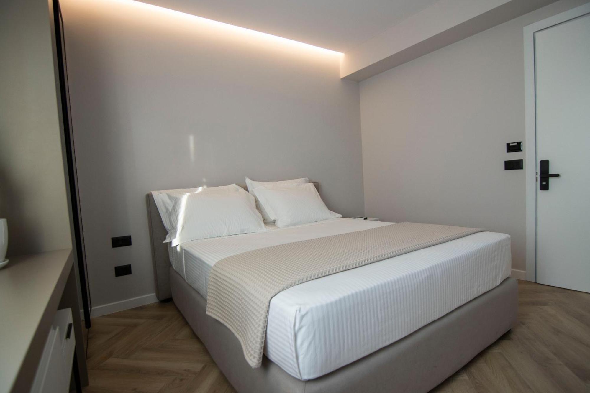 Mina Luxury Rooms Tirana Exterior photo